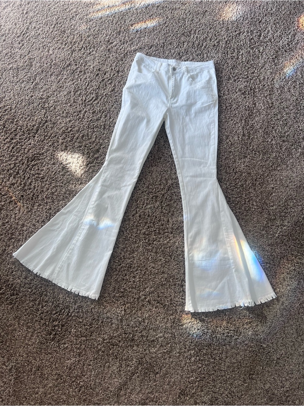 NWT Saints & Hearts White Bell Bottom Flare Jeans Frayed Hem Large